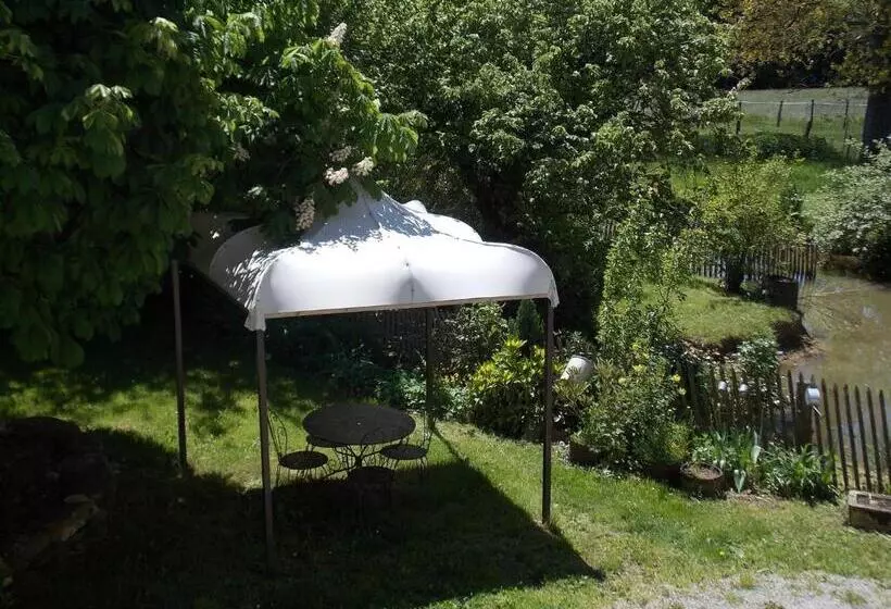 Aamiaismajoitus (B&B) A La Mare Du Vieux Chêne