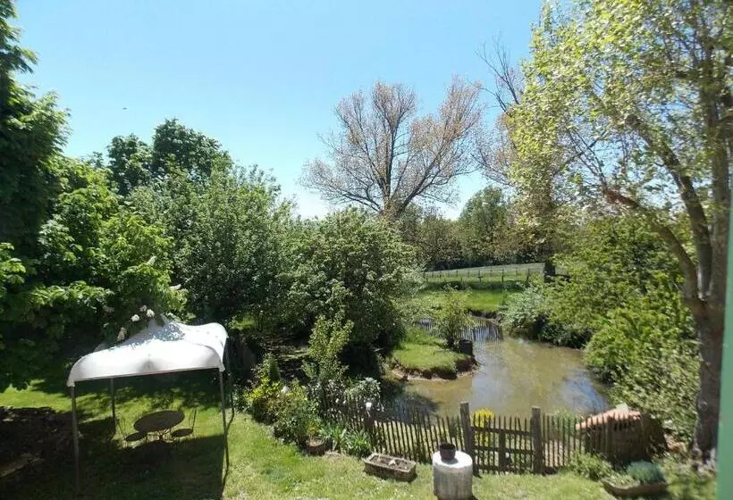 Aamiaismajoitus (B&B) A La Mare Du Vieux Chêne