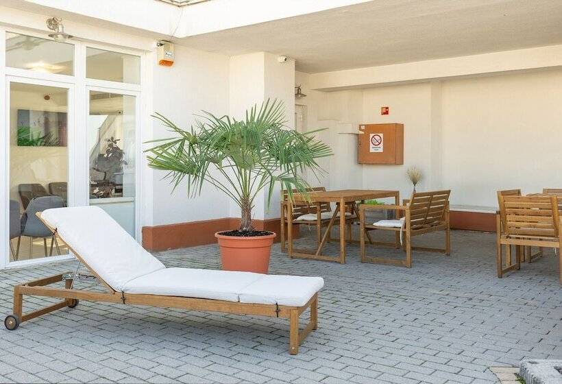 Hotel Rooftop City Residence With Deep Garage