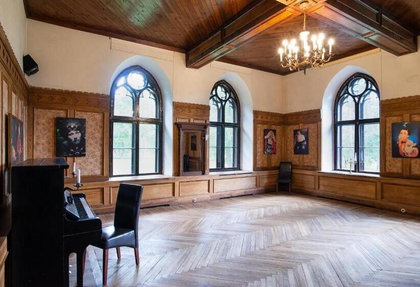 پانسیون Laitse Castle