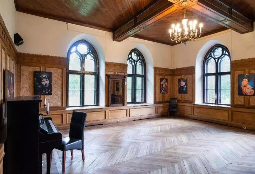 پانسیون Laitse Castle