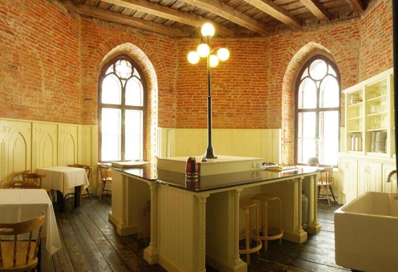 پانسیون Laitse Castle