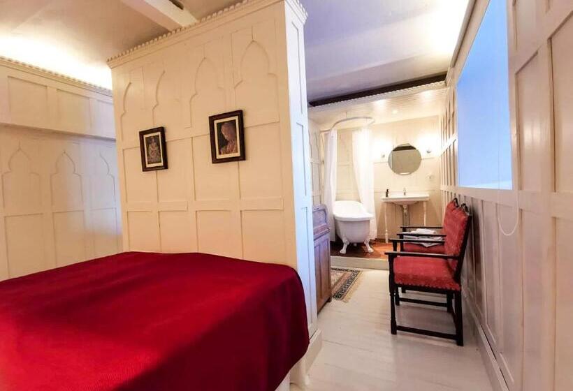 پانسیون Laitse Castle