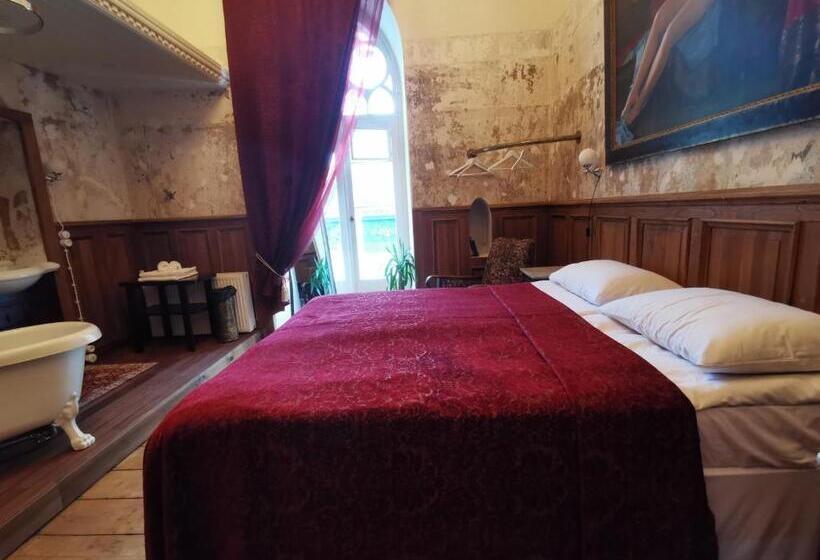 پانسیون Laitse Castle