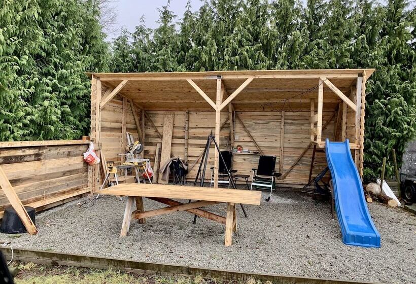 بنسيون Sjøberg Hotell Og Ferie Leiligheter