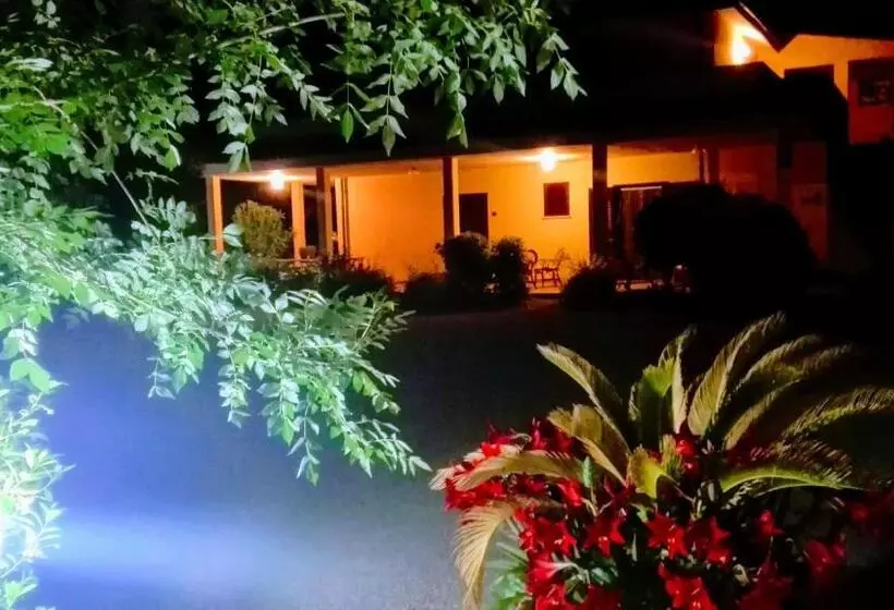ホテル Agriturismo Podere San Carlo