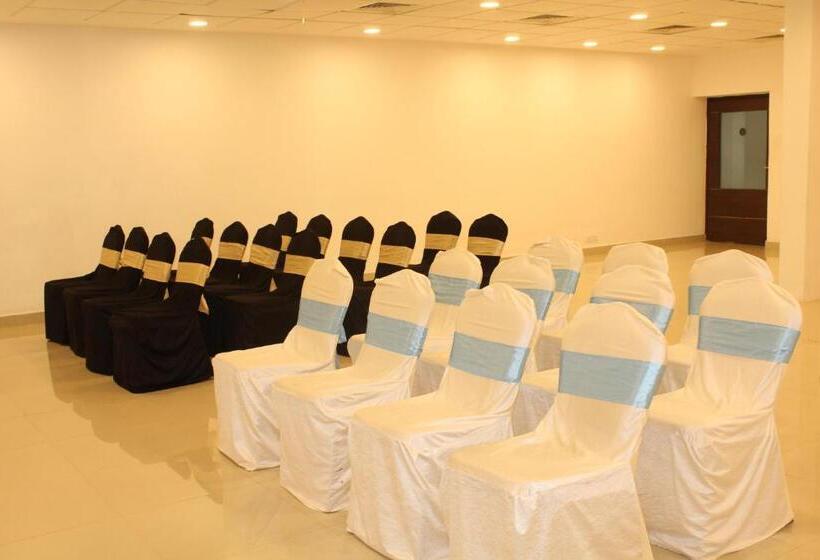 בית מלון כפרי Vedic Village Sriperumbudur Formerly Known As Citrus