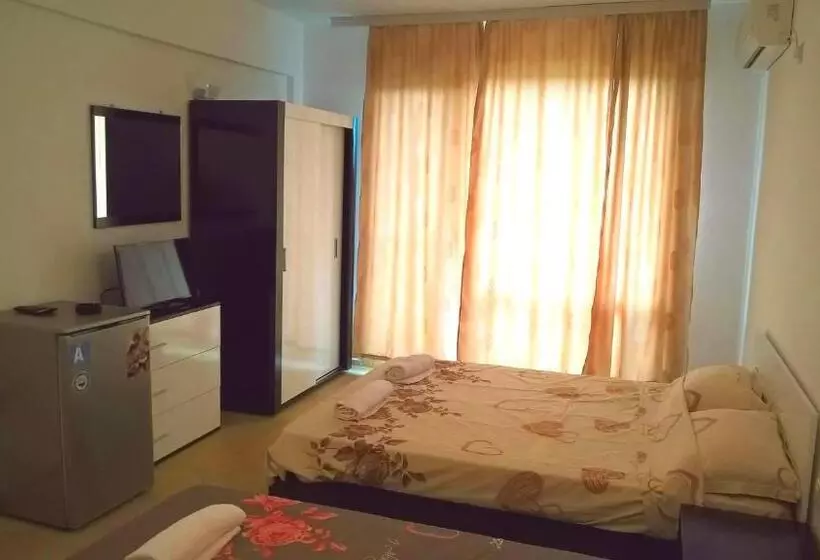 ペンション Tangra Guest House