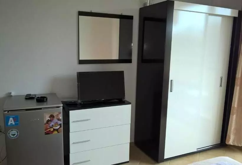 ペンション Tangra Guest House