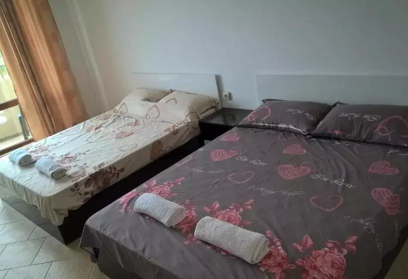 ペンション Tangra Guest House