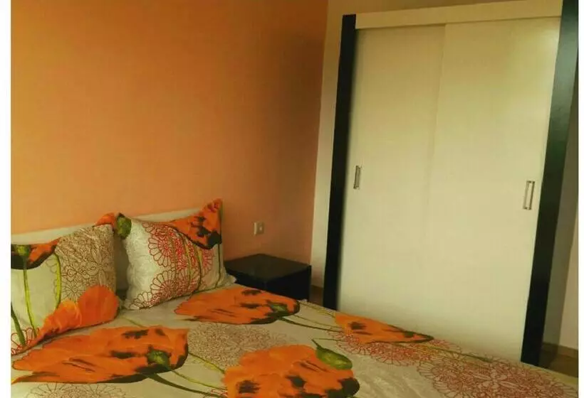 ペンション Tangra Guest House