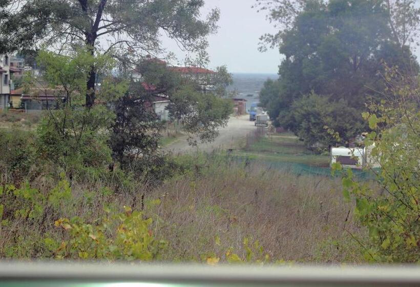 펜션 Tangra Guest House