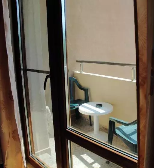 ペンション Tangra Guest House