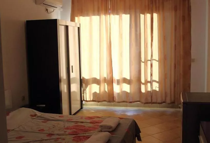 ペンション Tangra Guest House