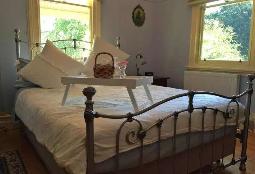 Charnwood Cottages In Warburton