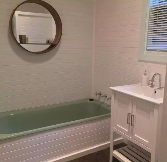 Charnwood Cottages In Warburton