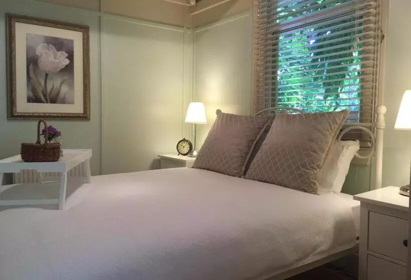 Charnwood Cottages In Warburton