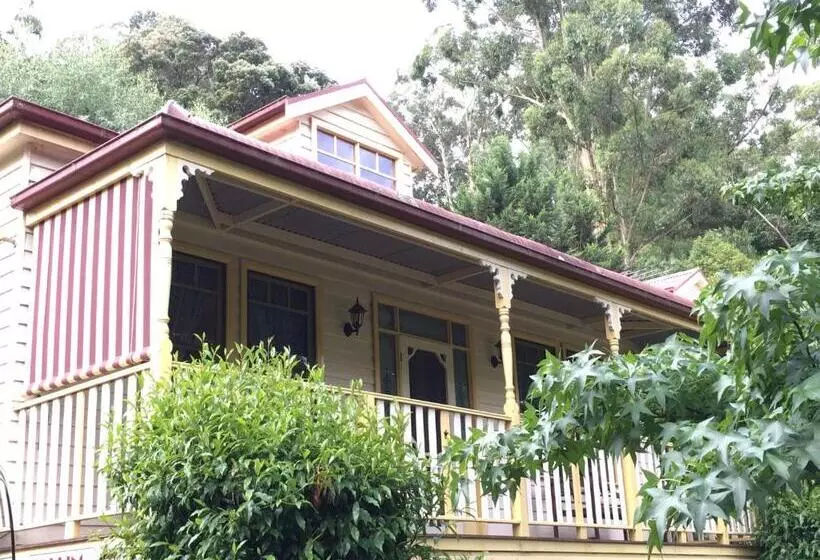 Charnwood Cottages In Warburton