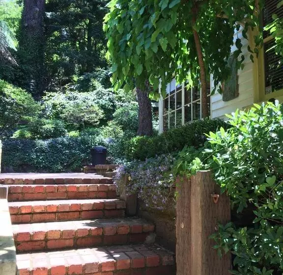 Charnwood Cottages In Warburton