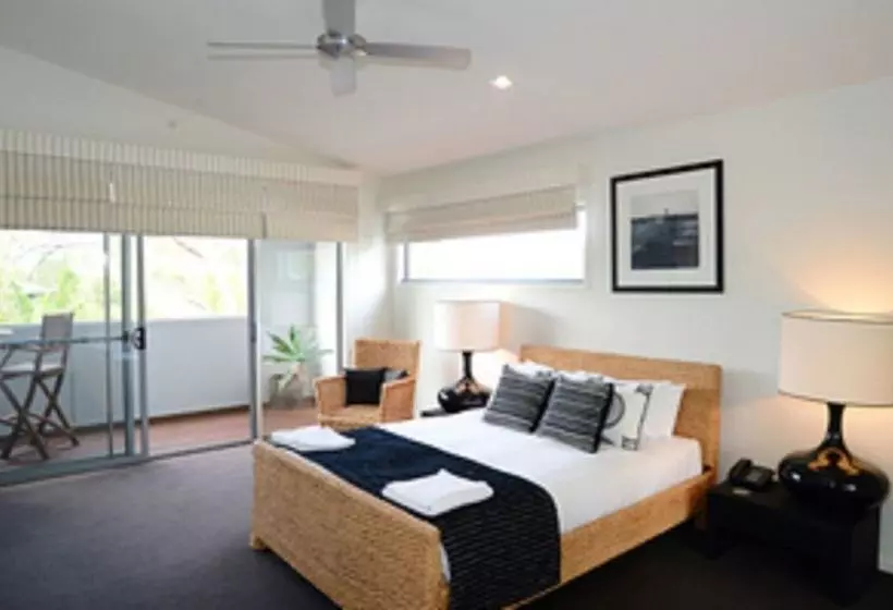 Отель Beach Road Holiday Homes