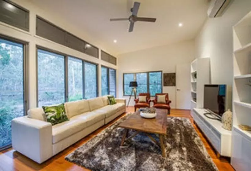 Отель Beach Road Holiday Homes