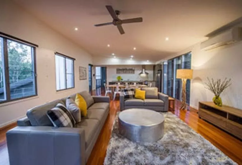 Отель Beach Road Holiday Homes