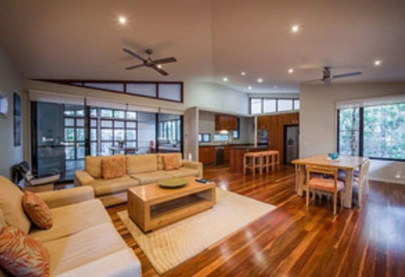 Отель Beach Road Holiday Homes