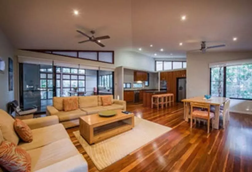 Отель Beach Road Holiday Homes