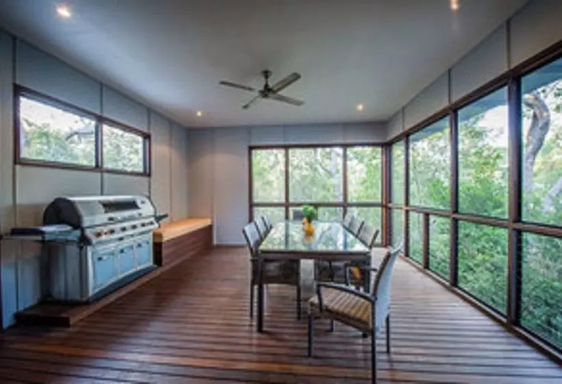 Отель Beach Road Holiday Homes