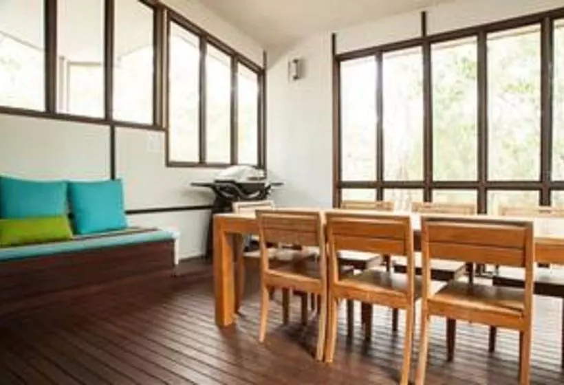 Отель Beach Road Holiday Homes