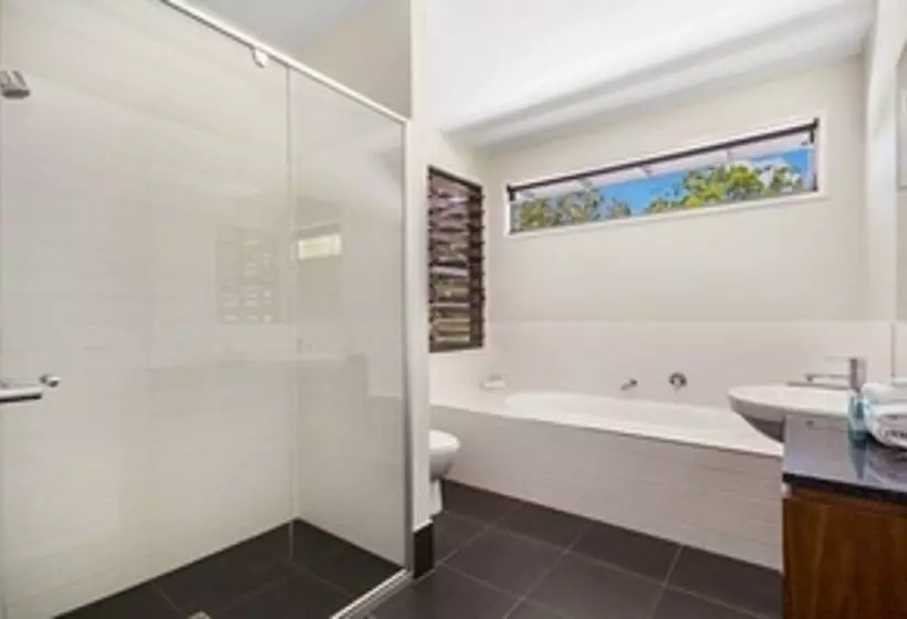 Отель Beach Road Holiday Homes