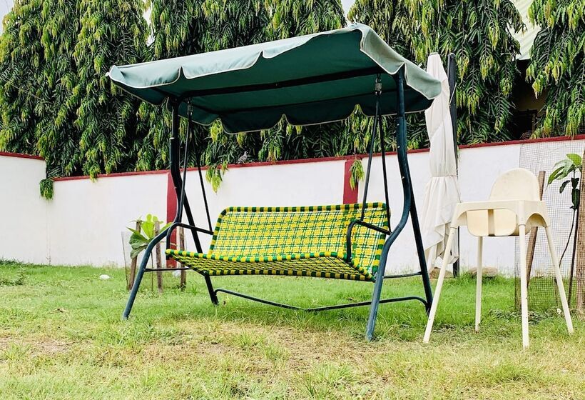 Отель Clinton Lodge