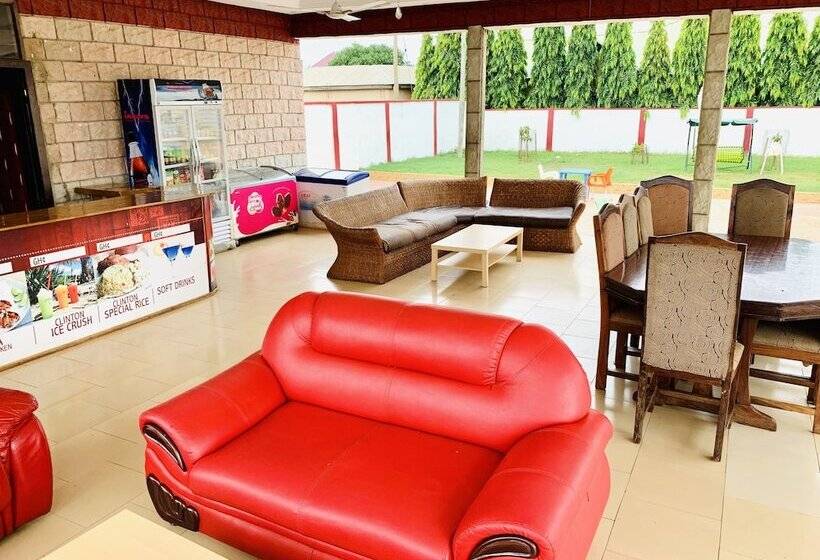 Отель Clinton Lodge