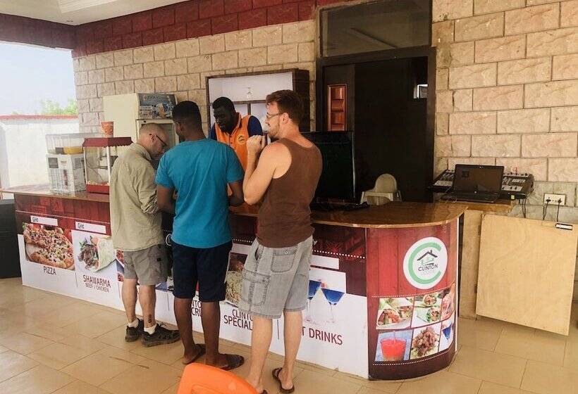 Отель Clinton Lodge