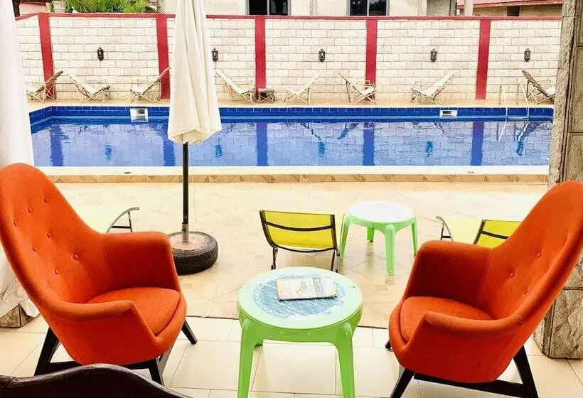 هتل Clinton Lodge