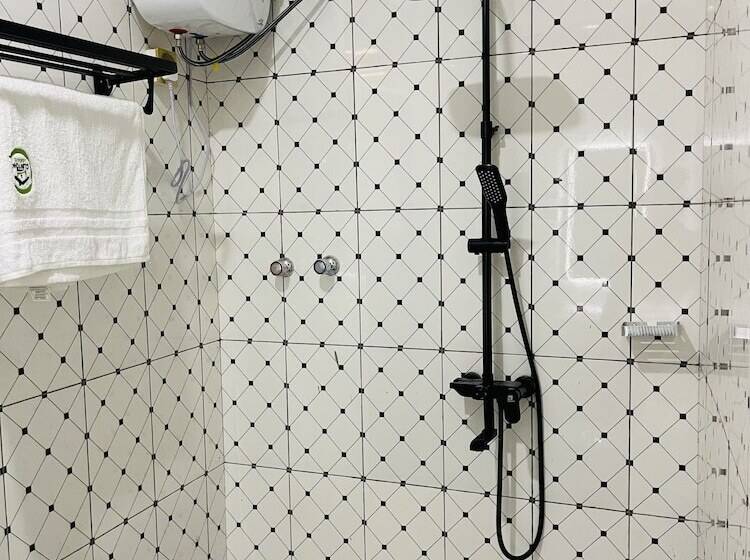 Отель Clinton Lodge