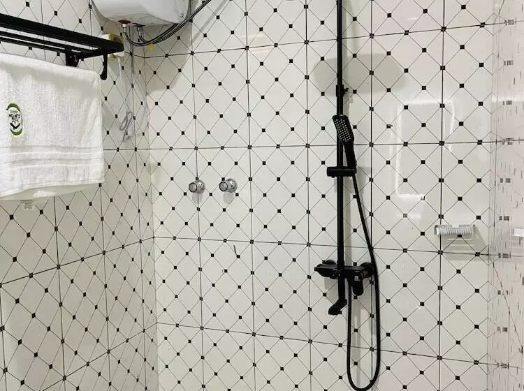 هتل Clinton Lodge