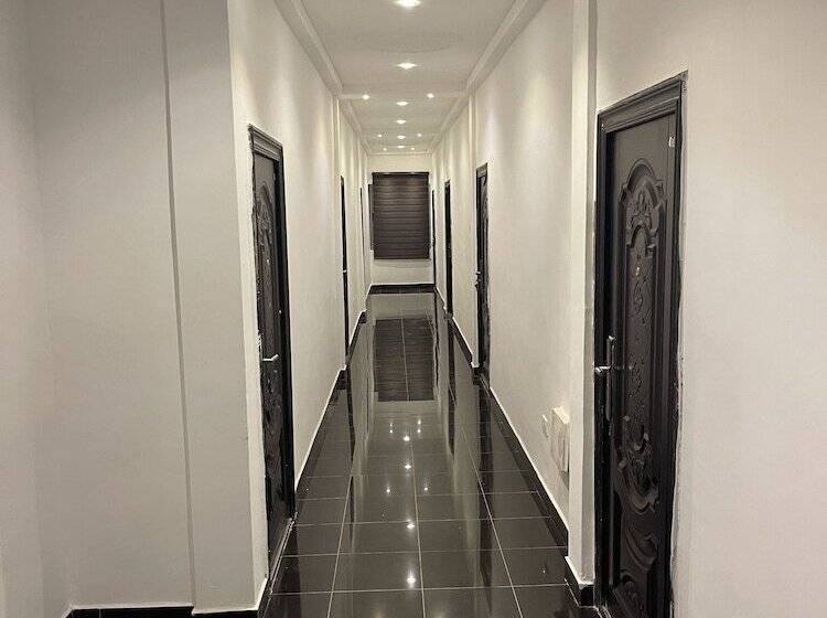 Отель Clinton Lodge