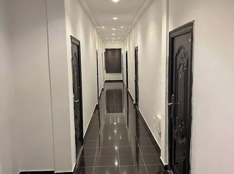 هتل Clinton Lodge