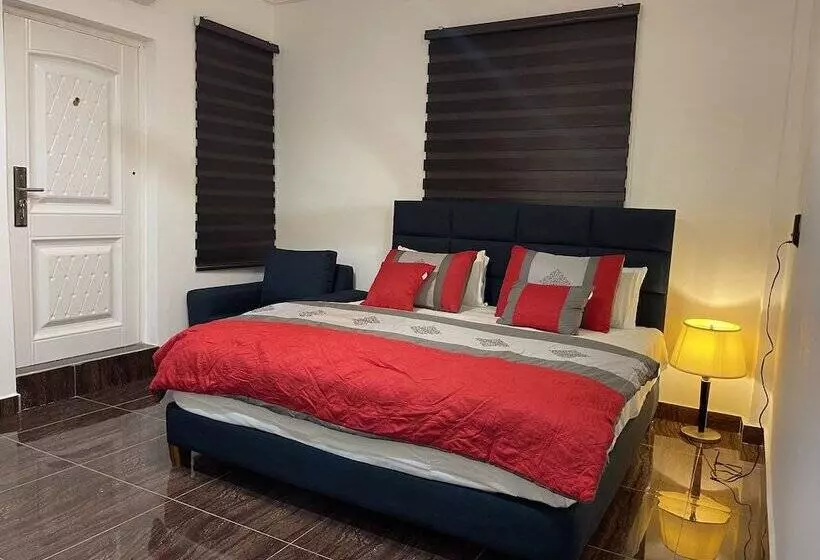 هتل Clinton Lodge