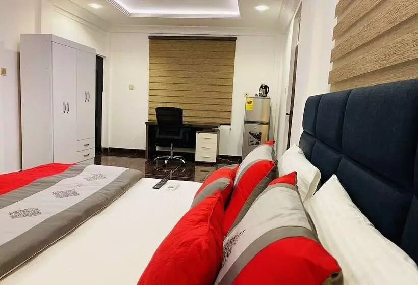 هتل Clinton Lodge