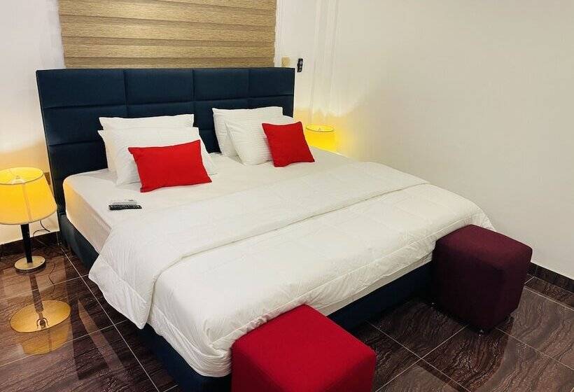 Отель Clinton Lodge