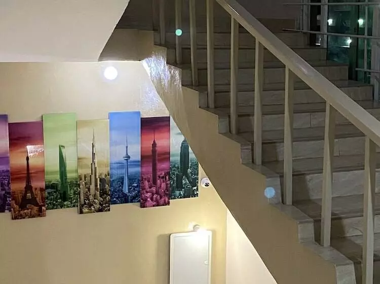 هتل Crown Palace Inn