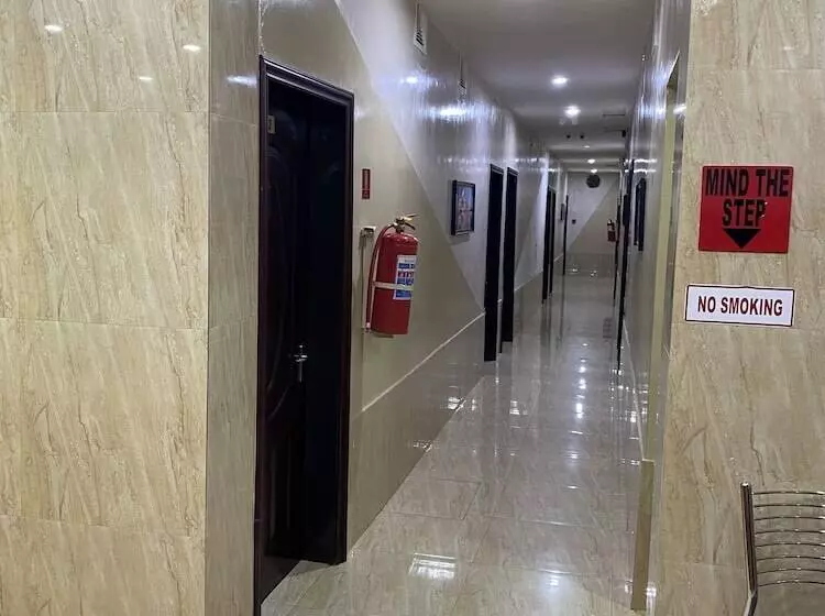 هتل Crown Palace Inn