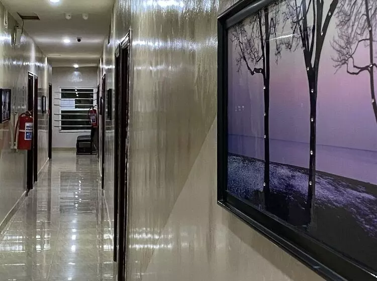 هتل Crown Palace Inn