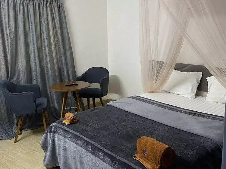 هتل Crown Palace Inn