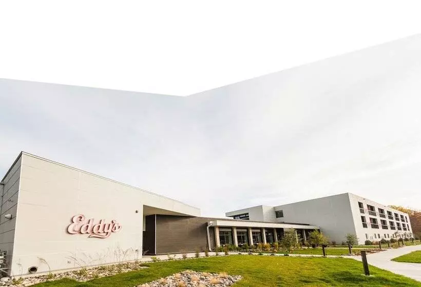 Hotelli Eddy's Resort