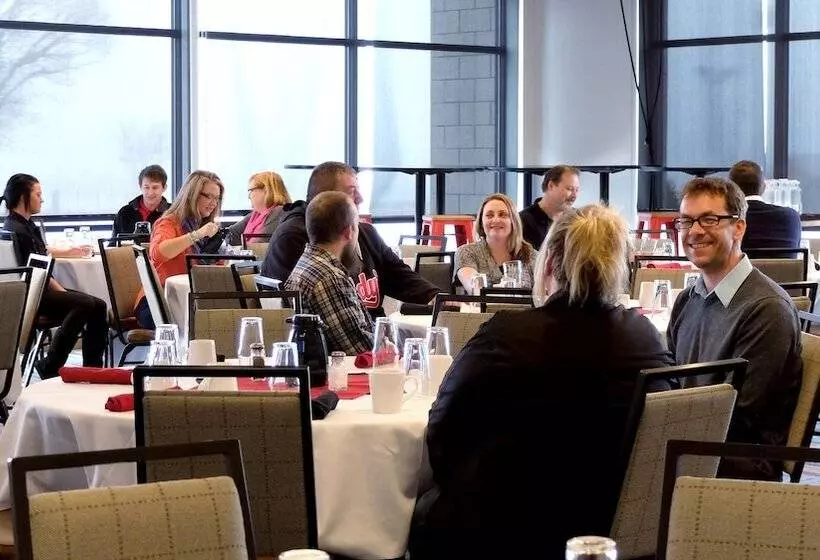 Hotelli Eddy's Resort