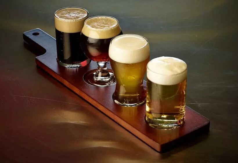 Hotelli Eddy's Resort