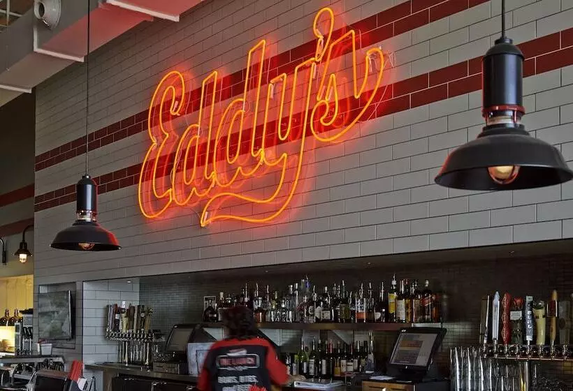 Hotelli Eddy's Resort